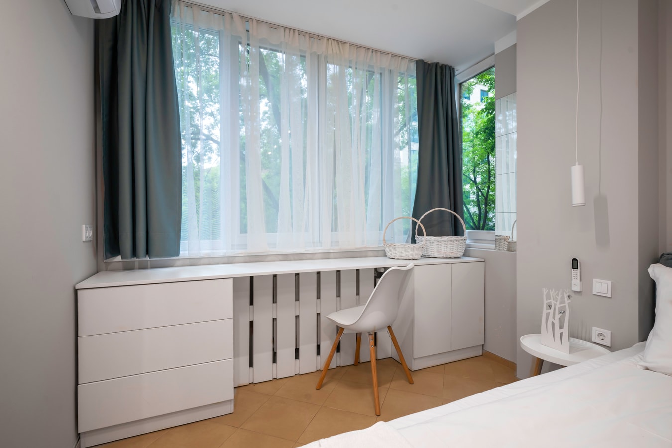 Silver Gem ~ 1BD with desk and balcony 13 Flat Manager Booking