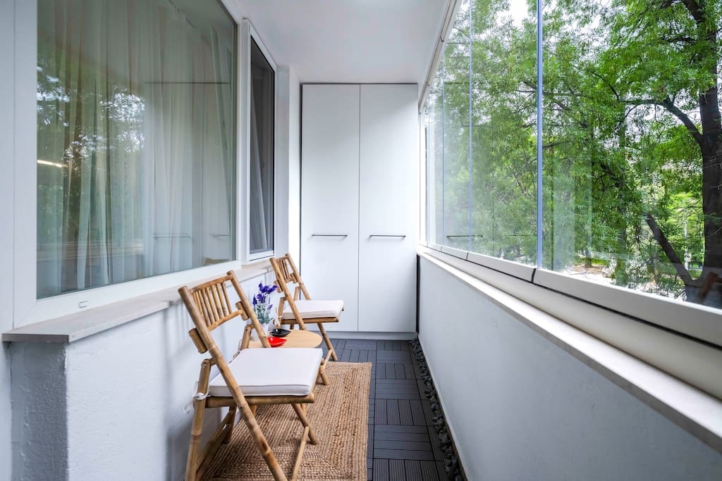 Silver Gem ~ 1BD with desk and balcony 14 Flat Manager Booking