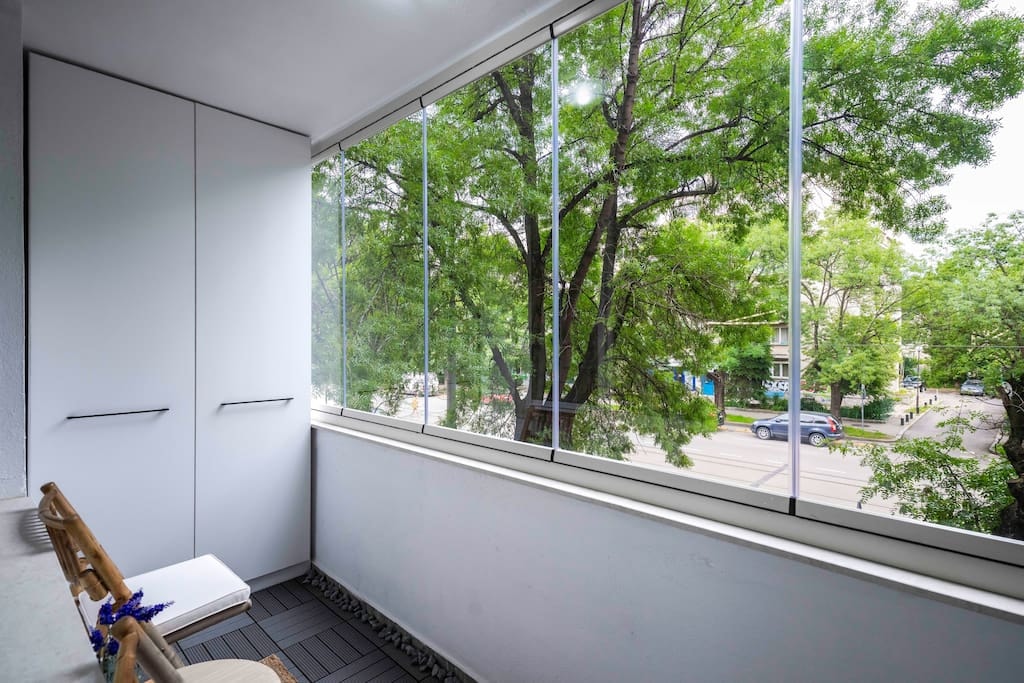 Silver Gem ~ 1BD with desk and balcony 15 Flat Manager Booking