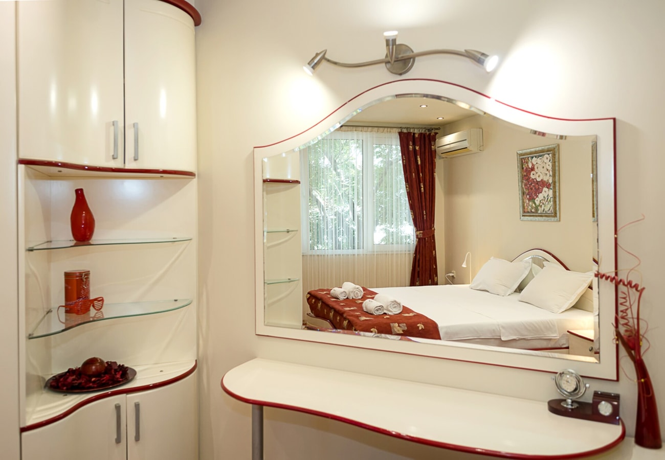 Bright & Spacious 2-Bedroom Flat in Central Varna 16 Flat Manager Booking