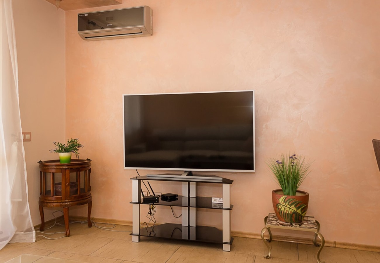 Varna Gem: 2BD Flat with Sunny Balcony 9 Flat Manager Booking