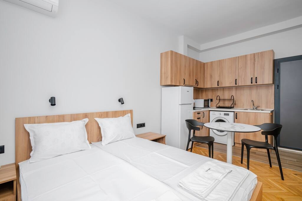 Cozy Studio Near Alexander Nevski Cathedral - Yang Flataway