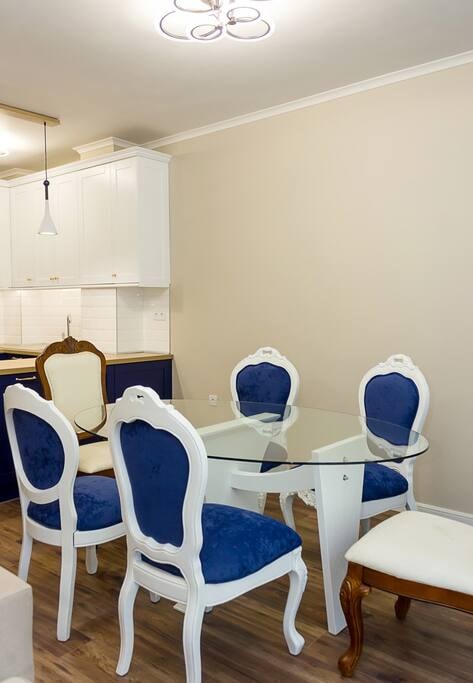 2BD Home In The Heart Of Varna with Parking - Blue Flataway