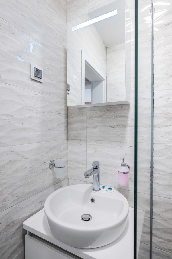 Spacious 2BD Near NDK with WorkSpace 15 Flat Manager Booking