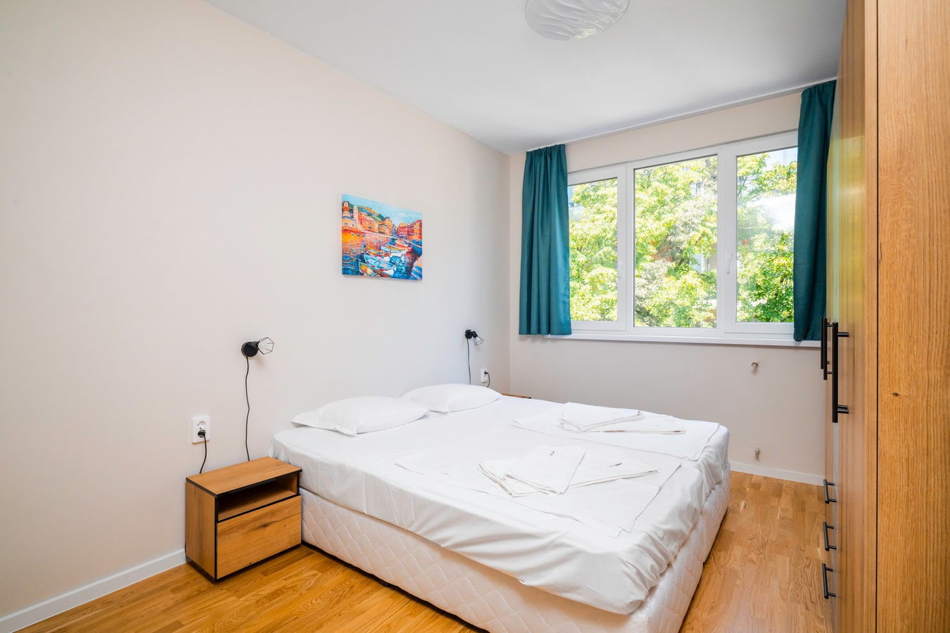 Spacious 2BD Near NDK with WorkSpace 12 Flat Manager Booking