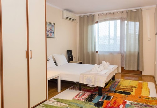 2BD Family Apt in Varna - 10 Min to Beach & Center 0 Flataway