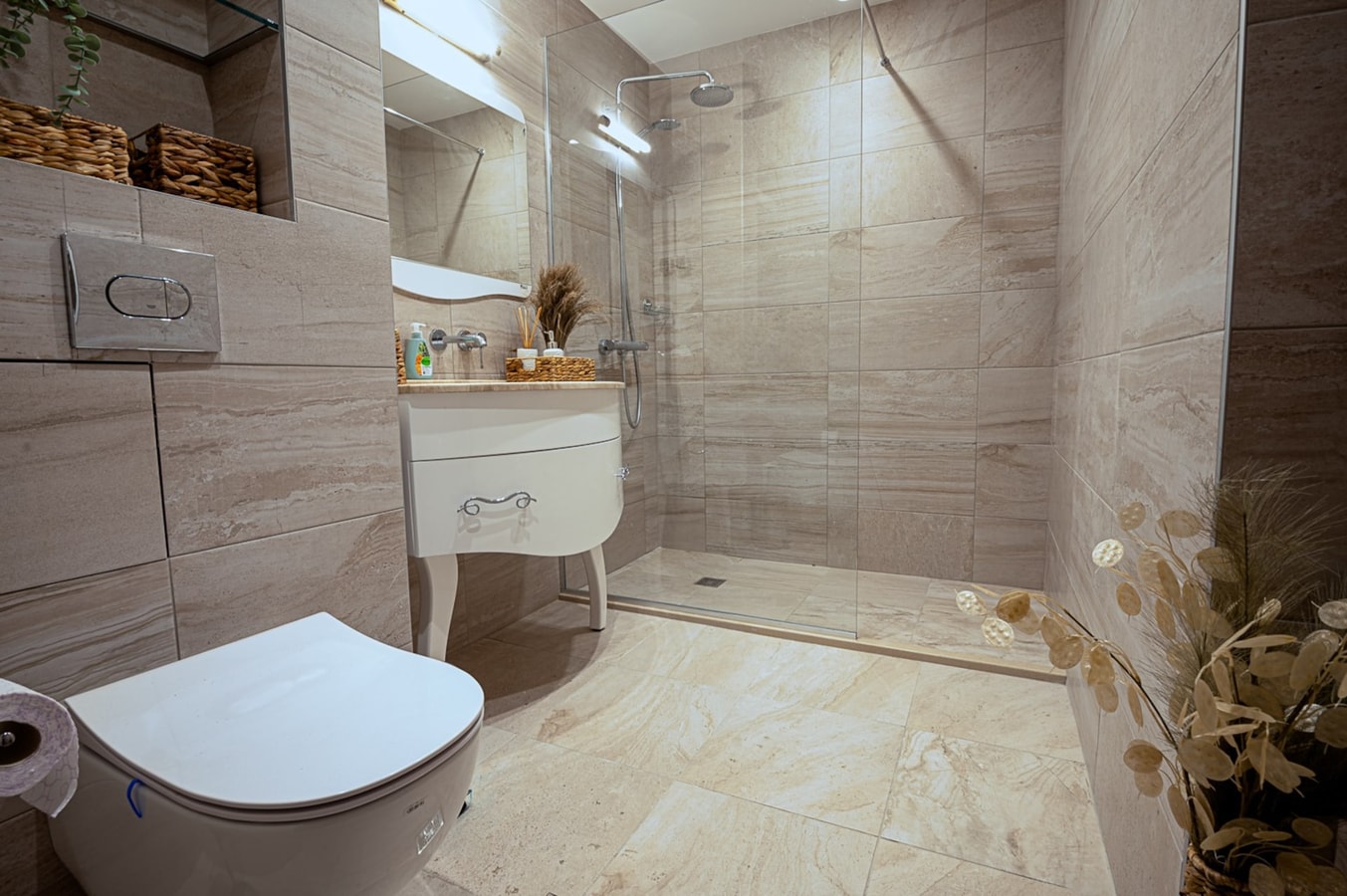Stylish 1BD Apartment in St Constantine and Helena 9 Flat Manager Booking