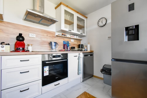 Split-Level City Stay with Balcony 1 Flat Manager Booking