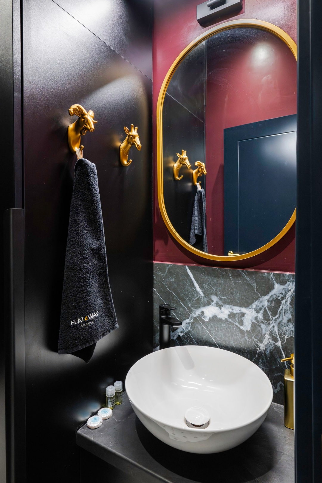 *Royal Retreat* - Your central designer spot 20 Flat Manager Booking