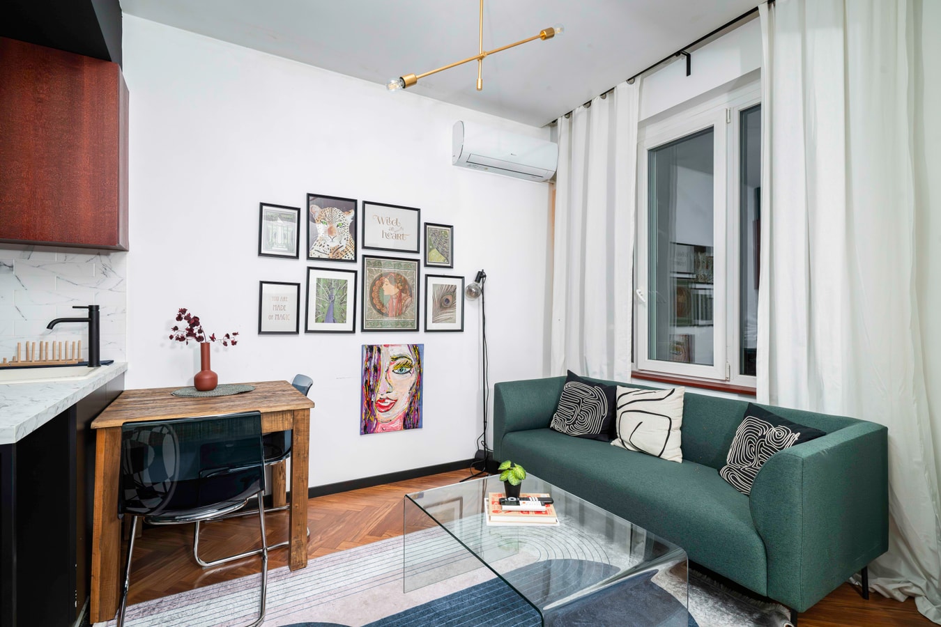 Central Art-Inspired Flat with Private Garage Flataway