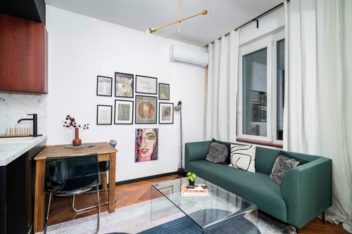 Central Art-Inspired Flat with Private Garage 2 Flataway