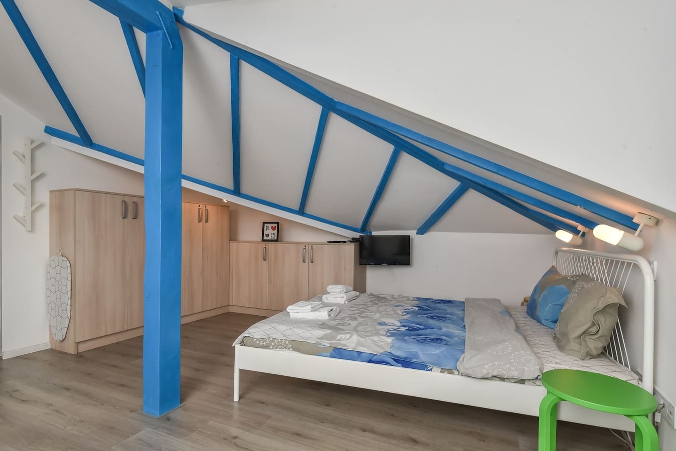The Ivy House - A Cozy Attic near the City Center 11 Flat Manager Booking