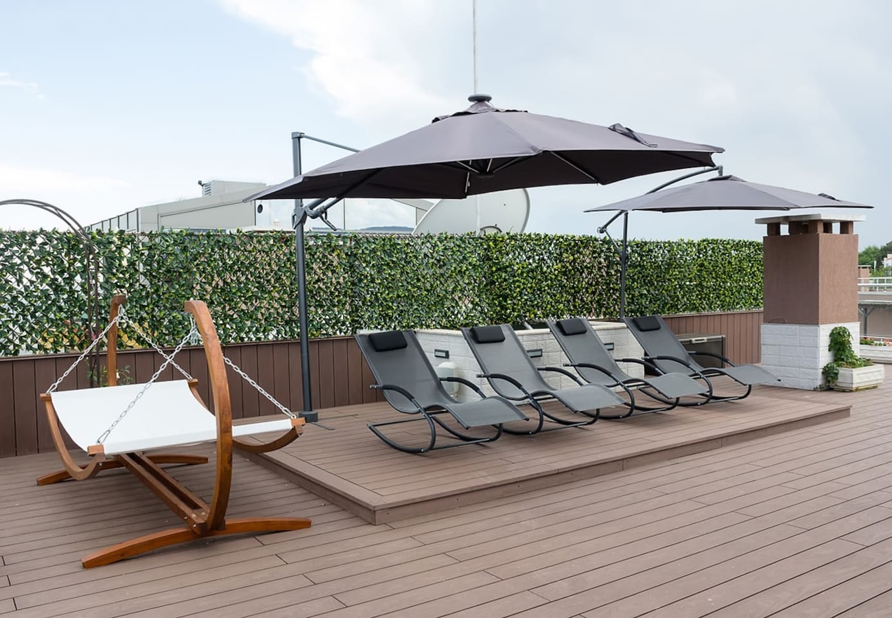 Under the Stars - Lux. Penthouse w/ POOL + Terrace Flat Manager Booking