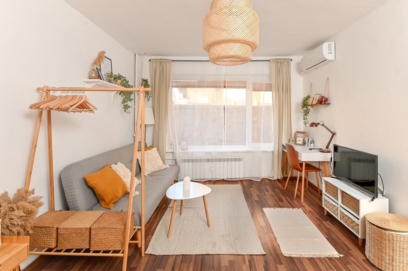 Cosy&Art 1BD Apartment next to Slaveykov Square Flat Manager Booking