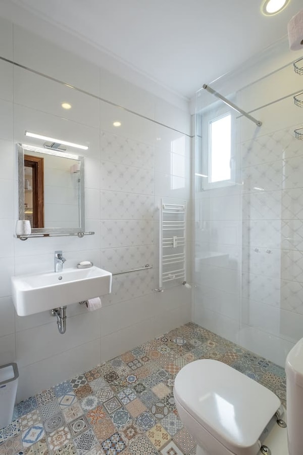 ARTilcious Two Bedroom Park View Apartment 5 Flat Manager Booking