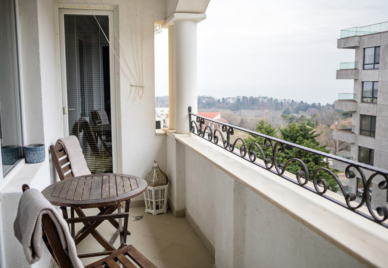 Modern 2BD in Evksinograd with Pool & Balcony 2 Flat Manager Booking
