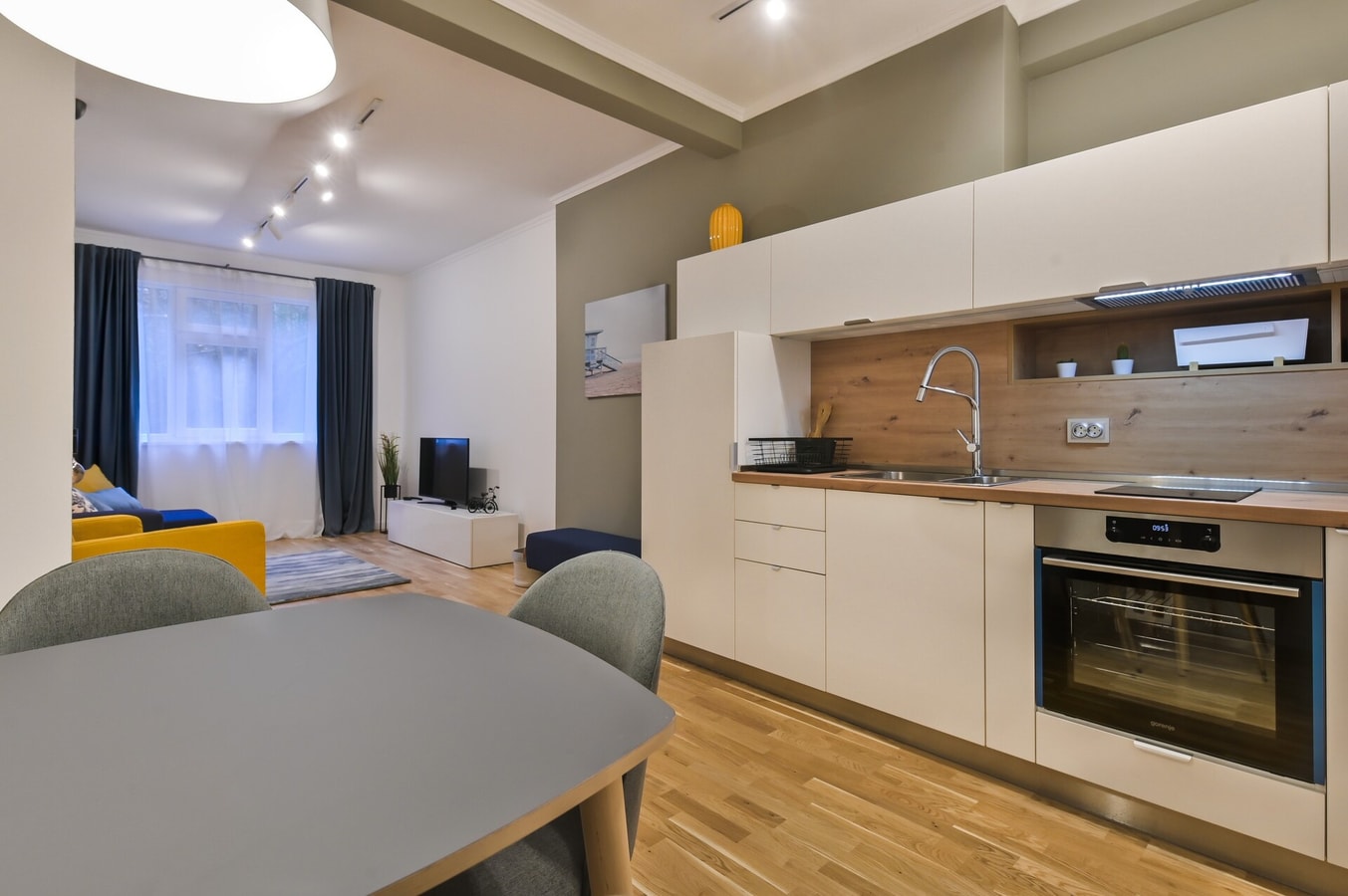 Pieces of Nature in a Stylish One-bedroom Flat 2 Flat Manager Booking