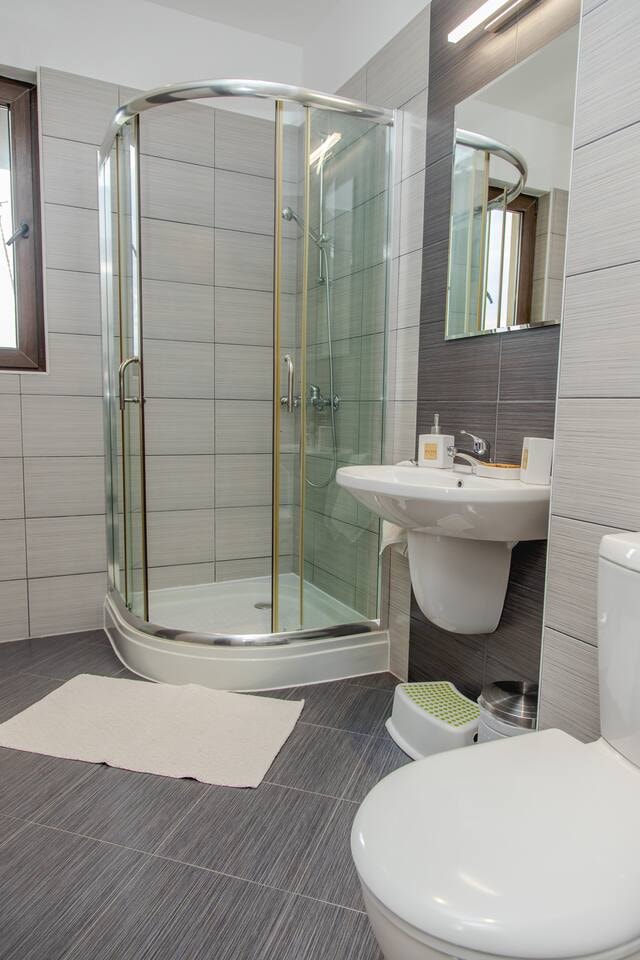 Lovely 3BD flat with PARKING and SEA VIEW 37 Flat Manager Booking