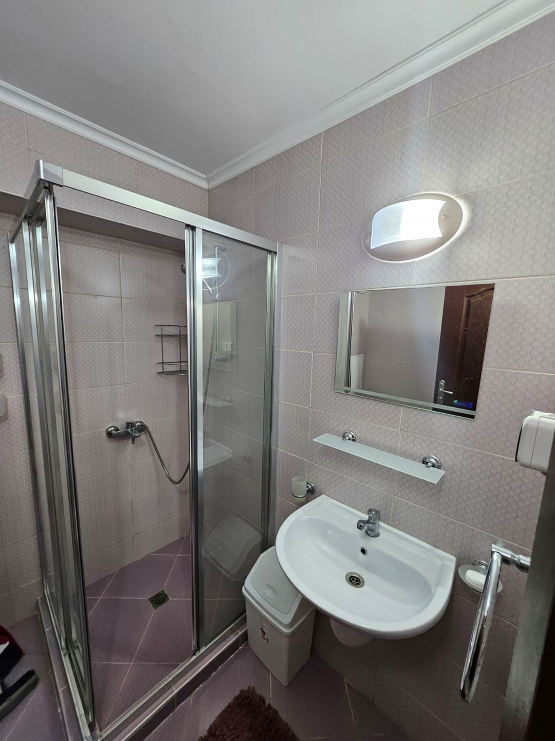 Tropical Chic Studio for Two – Ground Floor Escape 12 Flat Manager Booking