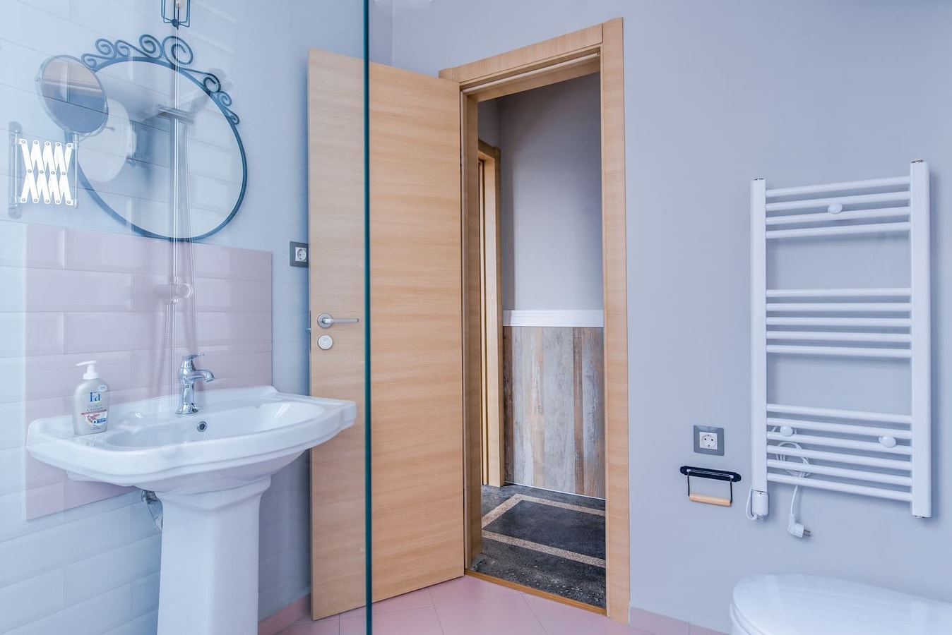 Dondukov Boulevard Two Bedroom Designer Suite 16 Flat Manager Booking