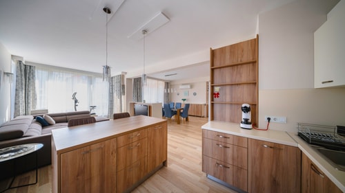 Nadya Ralevitsa 1BD · Modern & Spacious Stay with Free Parking 12 Flat Manager Booking