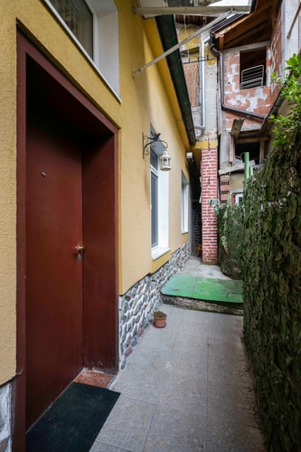 Central 1BD Next to Womens Market and Sofia's Gems 24 Flat Manager Booking