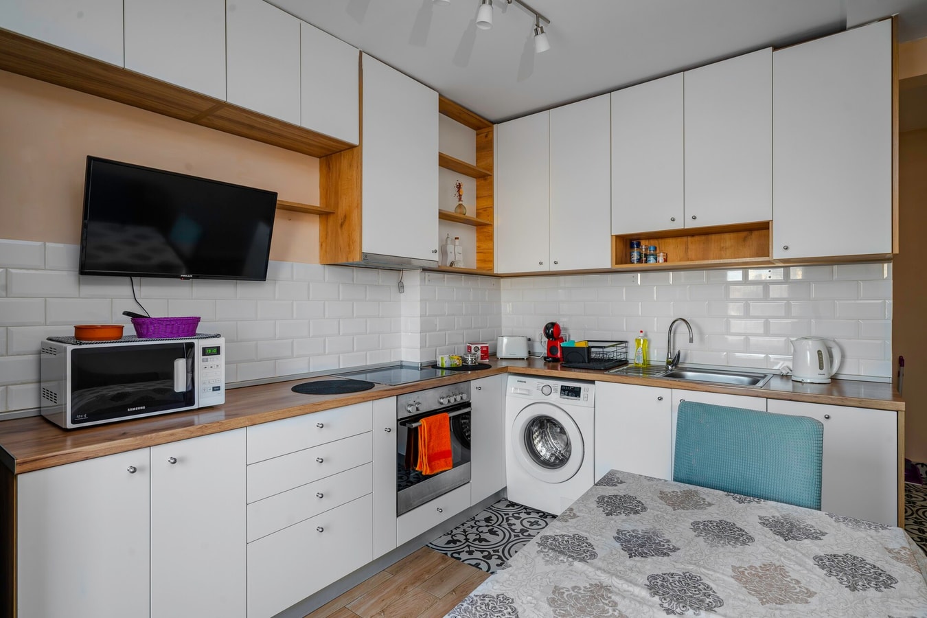 Charming 1BD Apartment Next to Women's Market 10 Flat Manager Booking