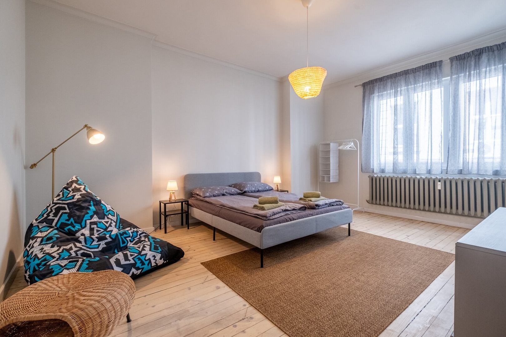 Spacious 2BR Flat with Terrace 1 Flat Manager Booking
