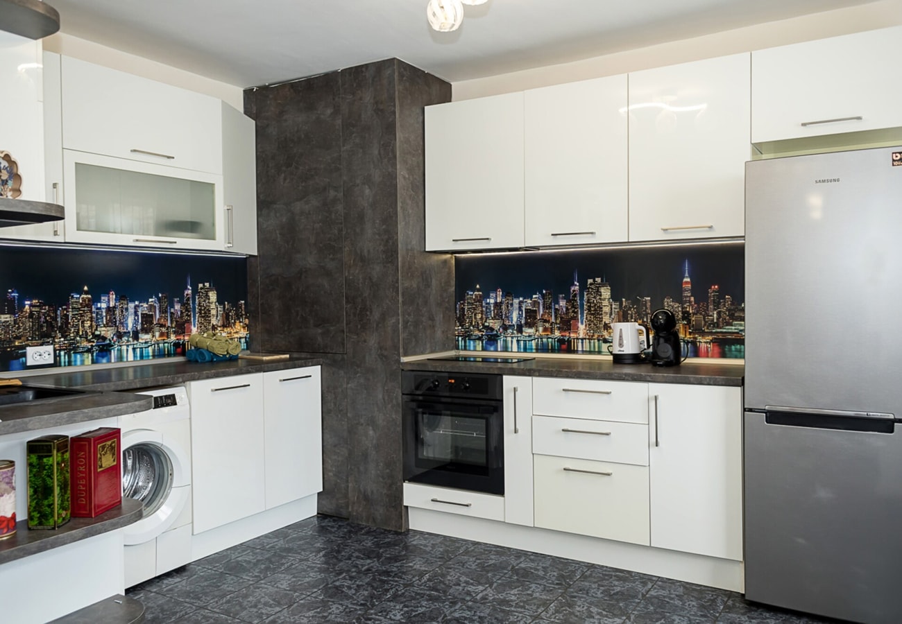 2-Bedroom Apartment in Prime Varna Location 8 Flat Manager Booking