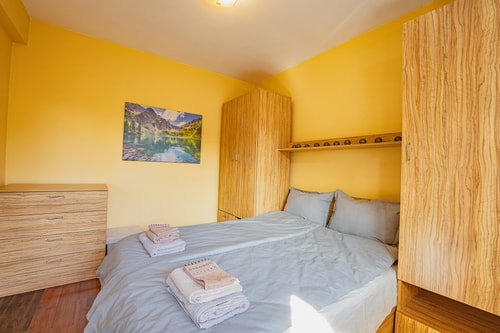 Modern 1BR Apt – Top Location, 4 min to Metro 1 Flat Manager Booking