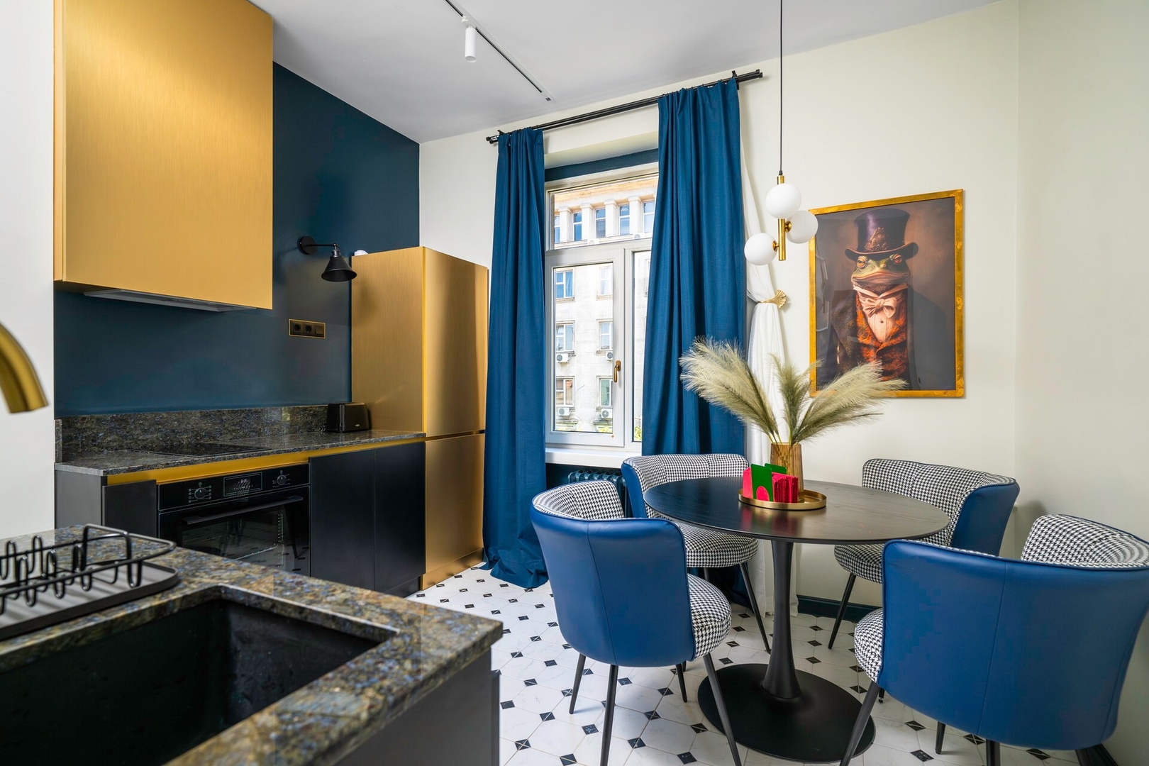 *Royal Retreat* - Your central designer spot 0 Flat Manager Booking