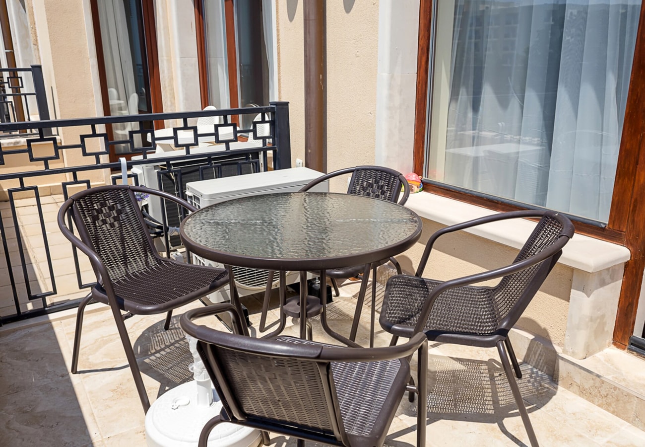 Beachfront Bliss-1BR Sea View Flat in Golden Sands 16 Flat Manager Booking
