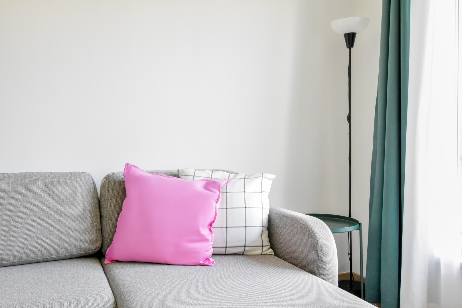 Scandinavian Charm - Central 1BD with Desk 3 Flat Manager Booking