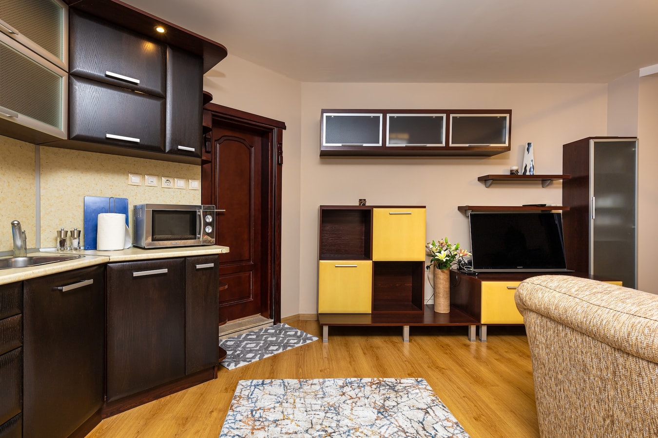 Centrally-located 1BD Apartment near Kapana 6 Flat Manager Booking