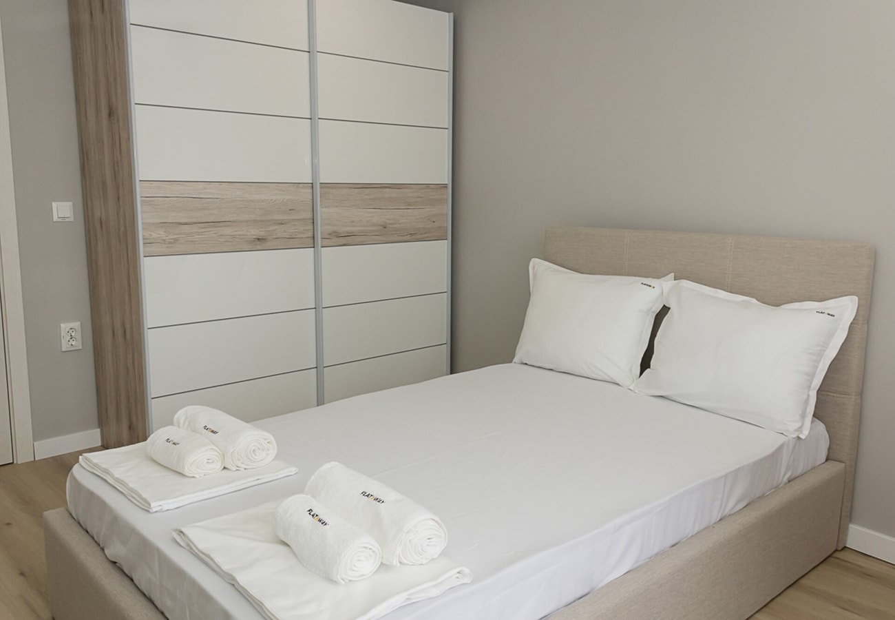 Sea Garden Varna - 2BD Flats with Desk & Balcony 7 Flat Manager Booking
