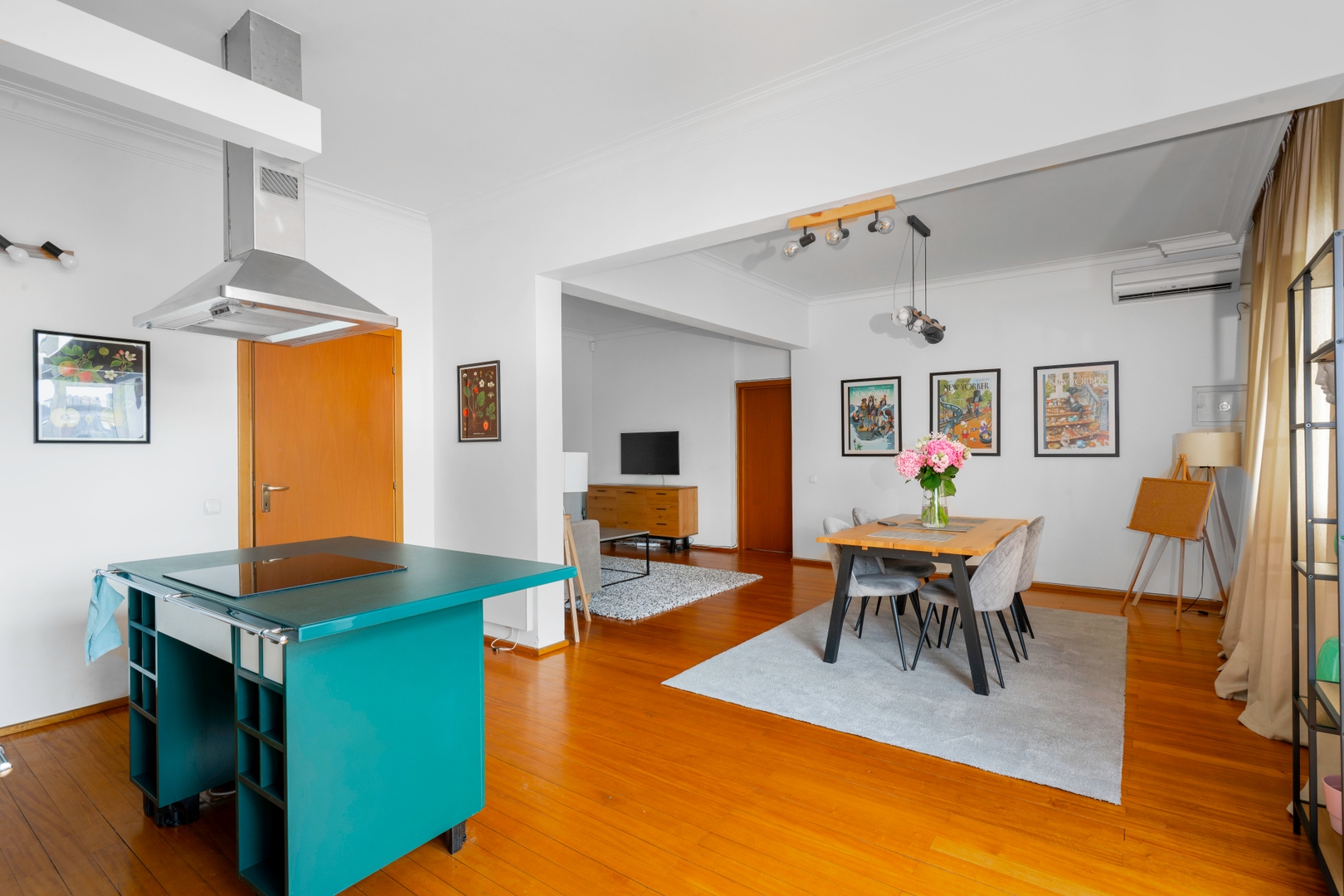 Charming 2BD Apartment in the Heart of the City 8 Flat Manager Booking