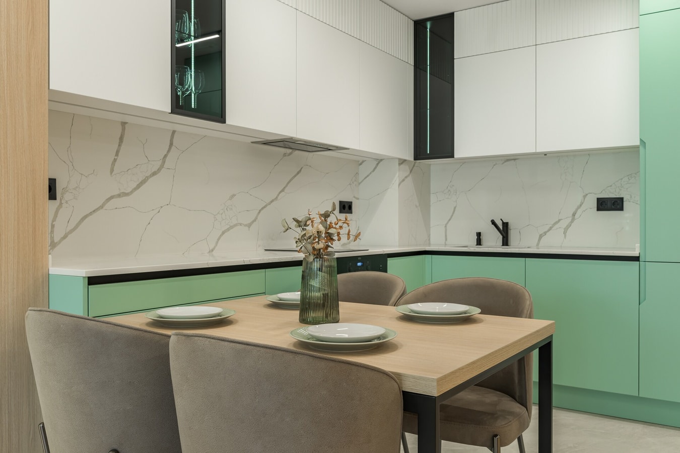 Modern Apartment in Top Center | Steps from Beach 6 Flat Manager Booking