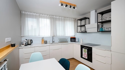 Quiet 2 BDR Comfort Near NDK + Workspace 1 Flat Manager Booking