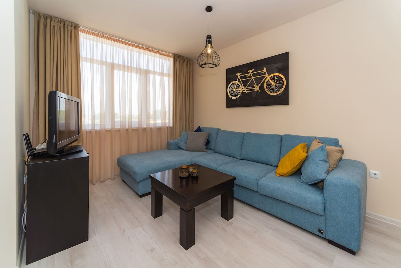 Alma Apartment - Stylish 1BD Flat with Balcony Flat Manager Booking