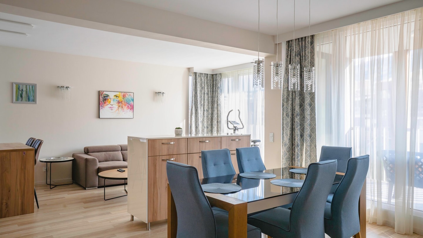 Nadya Ralevitsa 1BD · Modern & Spacious Stay with Free Parking 5 Flat Manager Booking