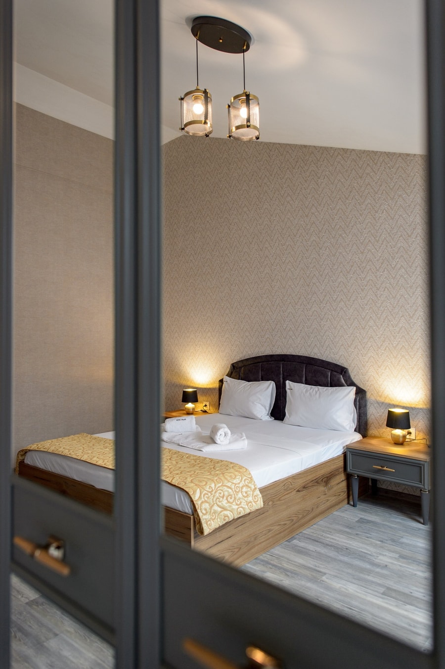 Luxury 2-bedroom apartment by Studenets Center 24 Flat Manager Booking