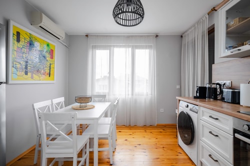 AeroLuxe Living 1BD Apartment 9 Flat Manager Booking