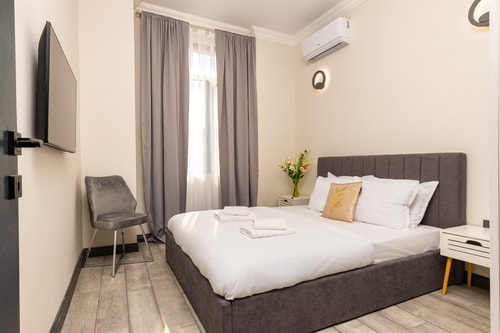 Central Apartments with Garden view - Apt No. 4 12 Flat Manager Booking