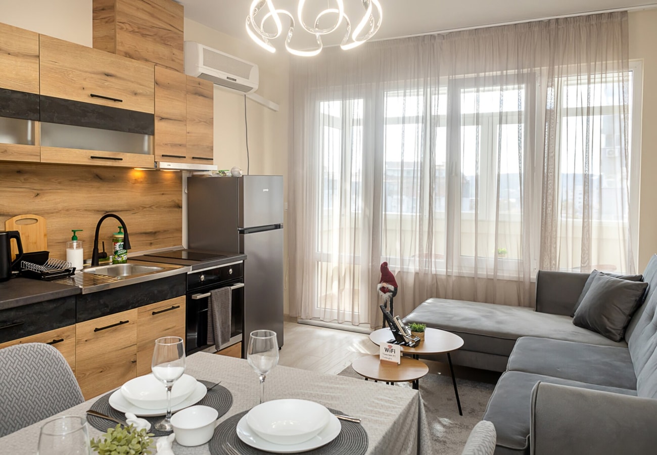 Bright One-Bedroom Flat with Balcony | Quiet Area Flat Manager Booking