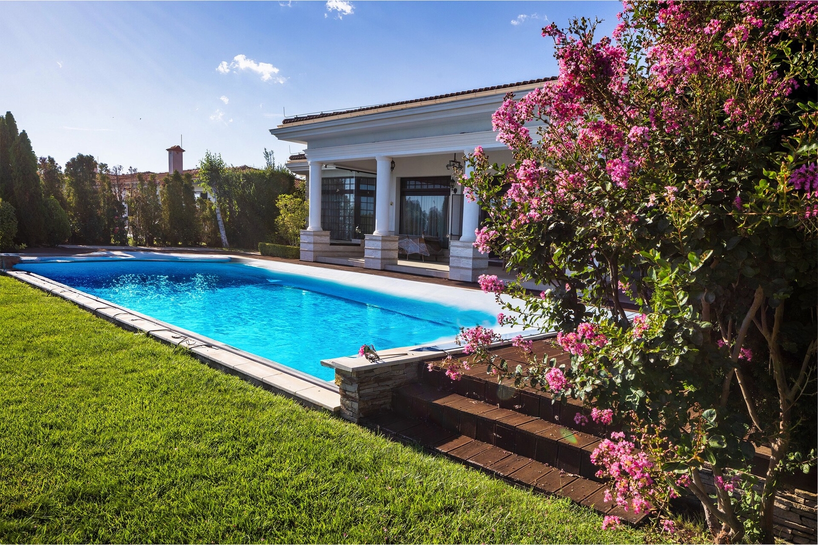 Luxury Villa with Pool- 4 Bedrooms in BlackSeaRama 0 Flat Manager Booking
