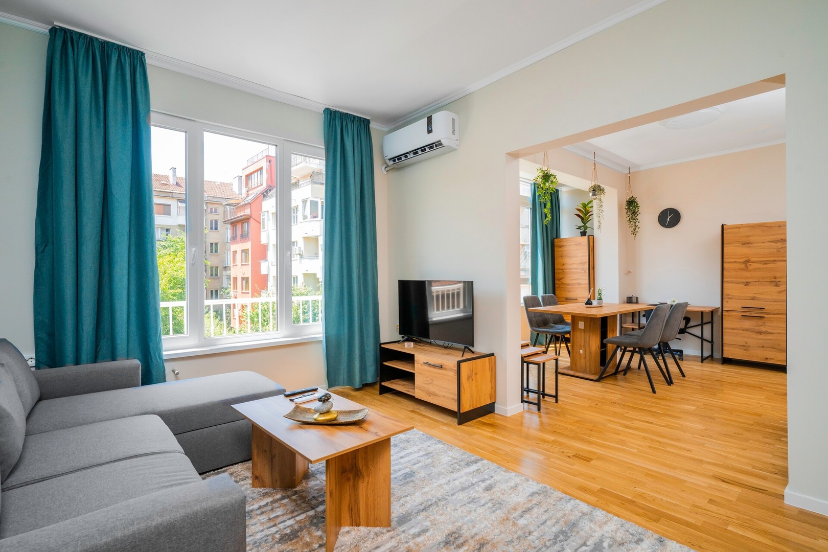 Spacious 2BD Near NDK with WorkSpace 0 Flat Manager Booking