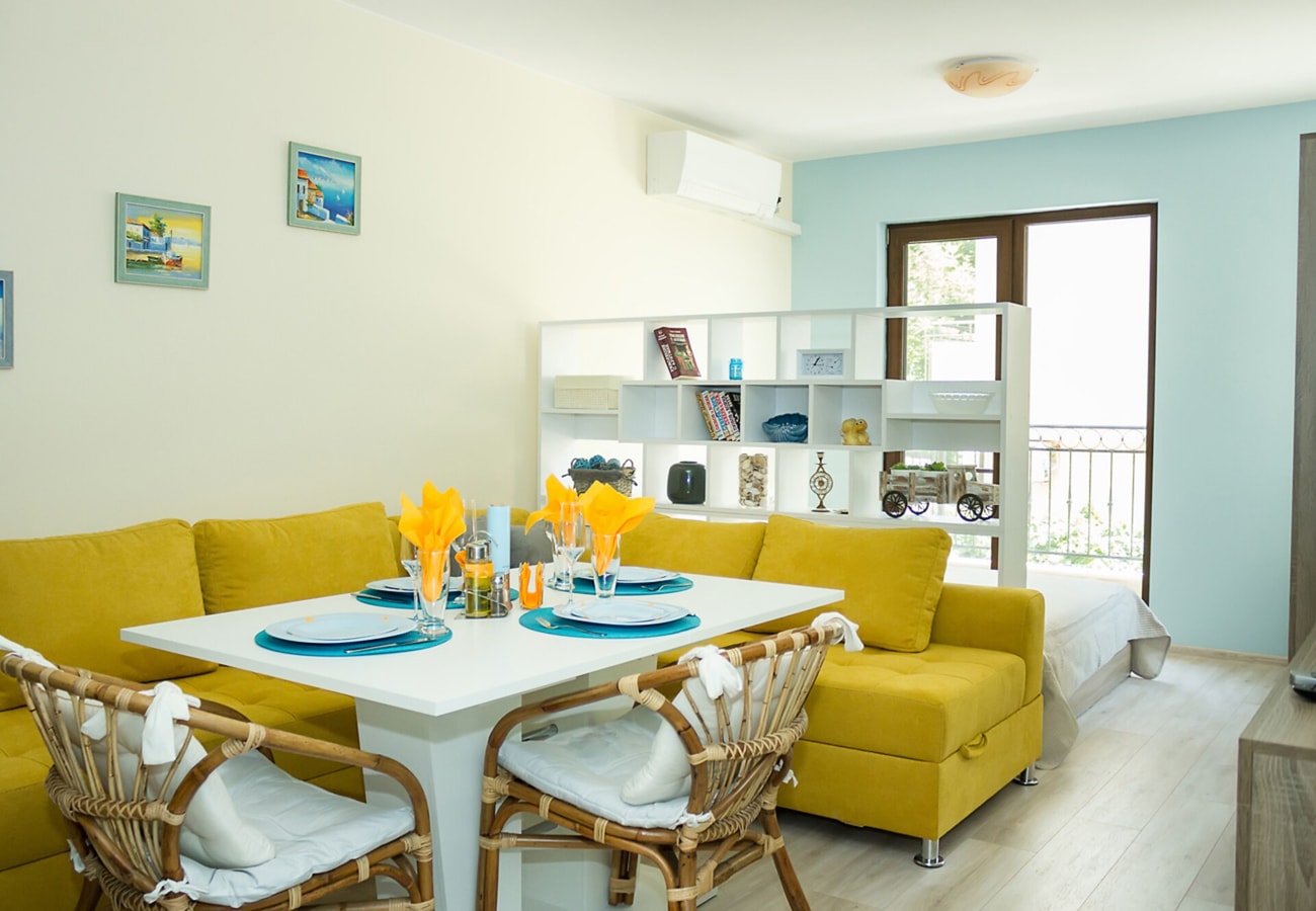 Sunny Studio + Parking near the Sea in Briz, Varna Flat Manager Booking