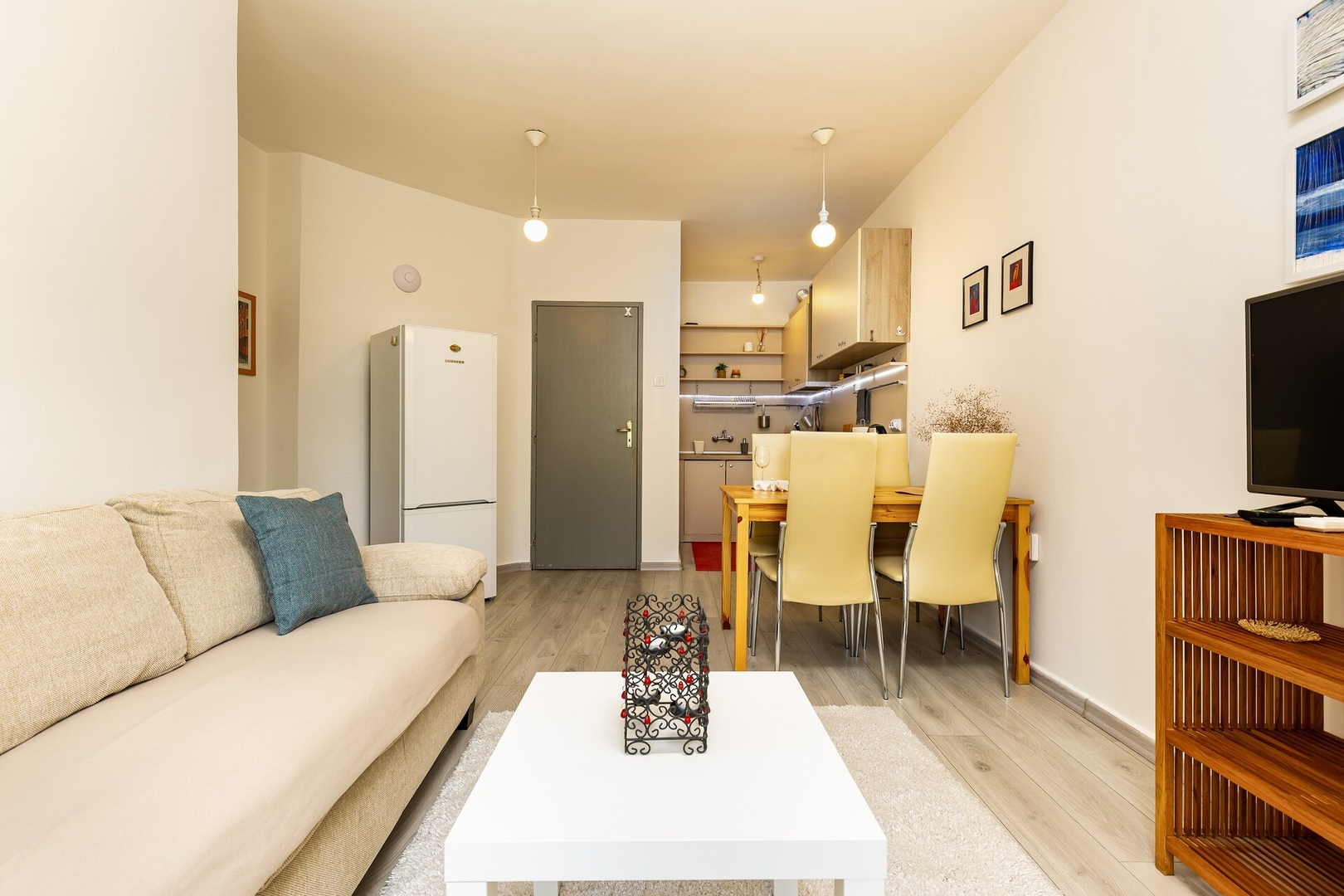 Azuuro ~ 1BD near the city center 16 Flat Manager Booking