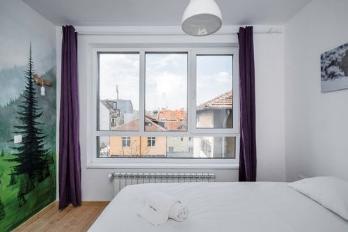 Bright and Cozy 1BD Apartment plus Desk 16 Flat Manager Booking
