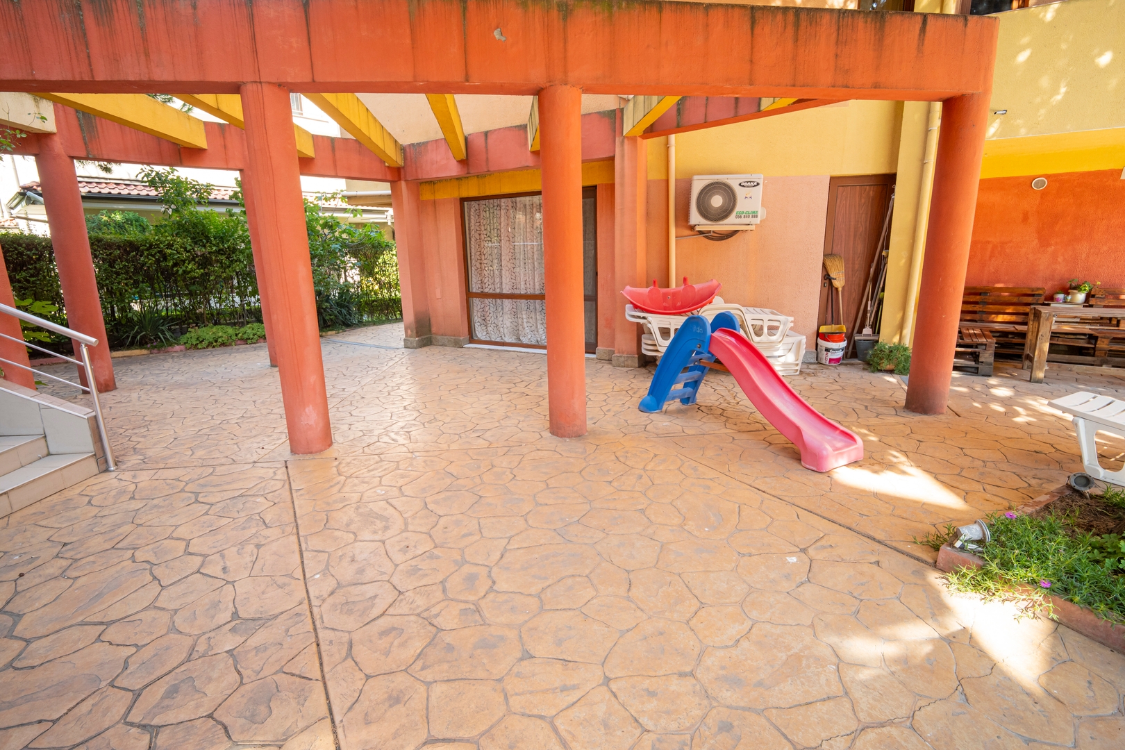 The Family Courtyard - LARGE 2BD Apartment 29 Flat Manager Booking